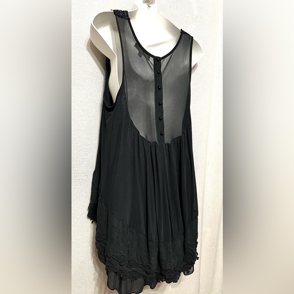 Indigo threads black/green  detailed throughout, mesh upper back button,… - Picture 4 of 10